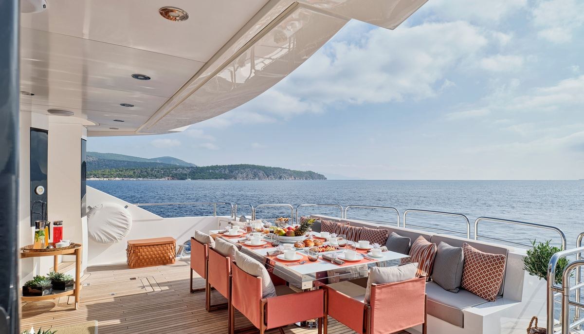 MAKANI II yacht charter 5