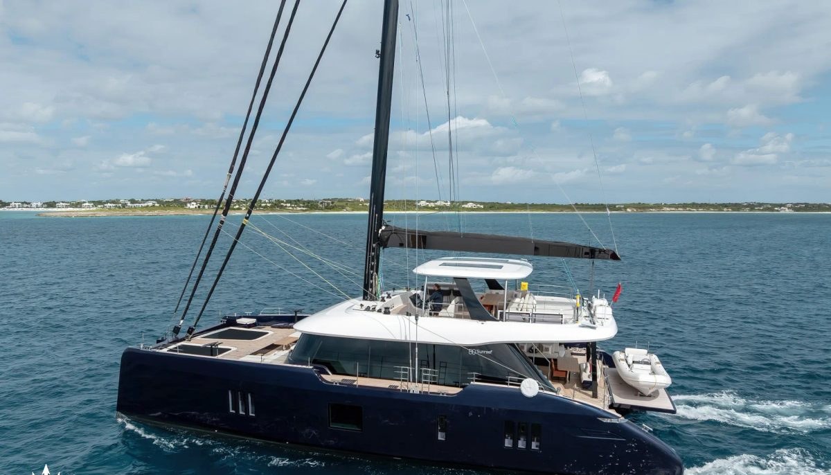 BELLDIA yacht charter 2