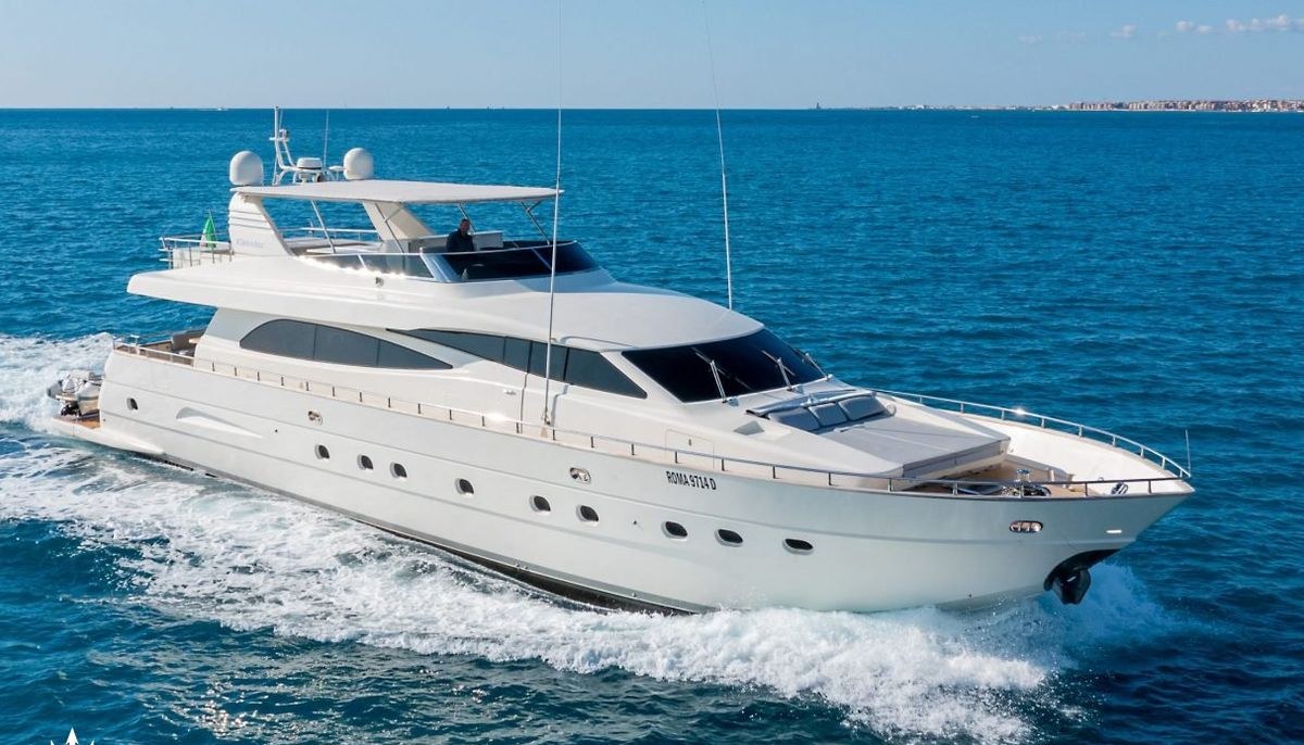MINOU yacht charter 2