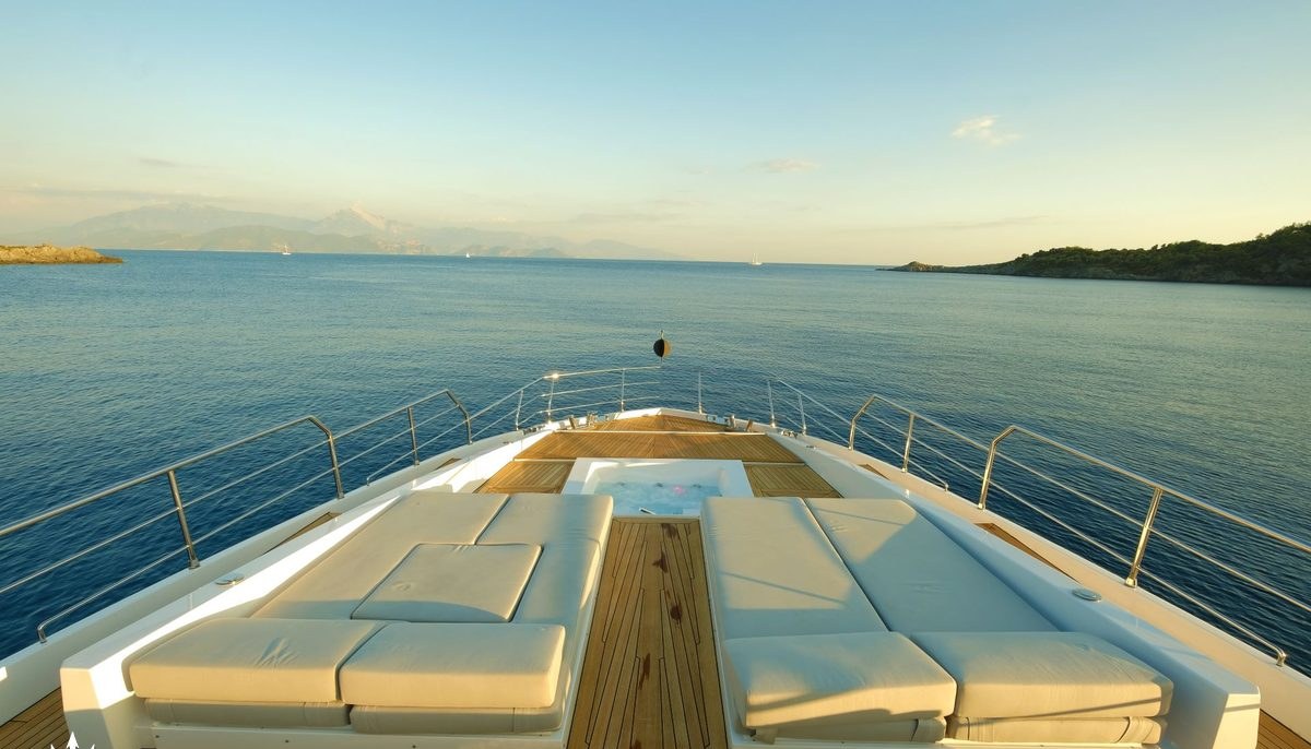 LOVE T yacht charter 3