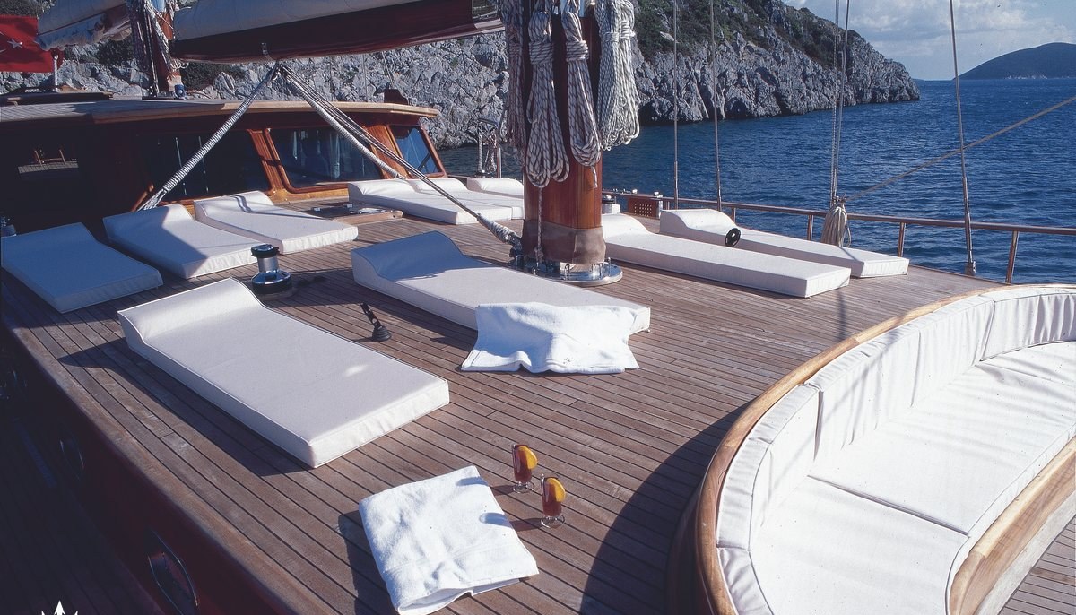 EYLUL DENIZ II yacht charter 4