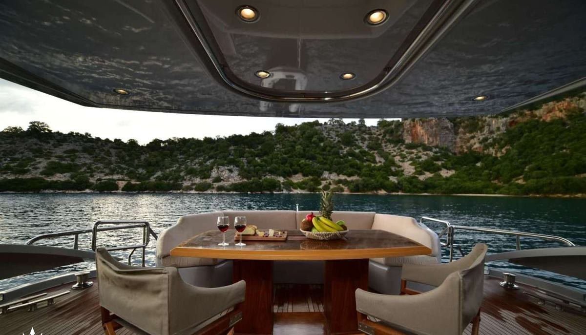 STELA117 yacht charter 5