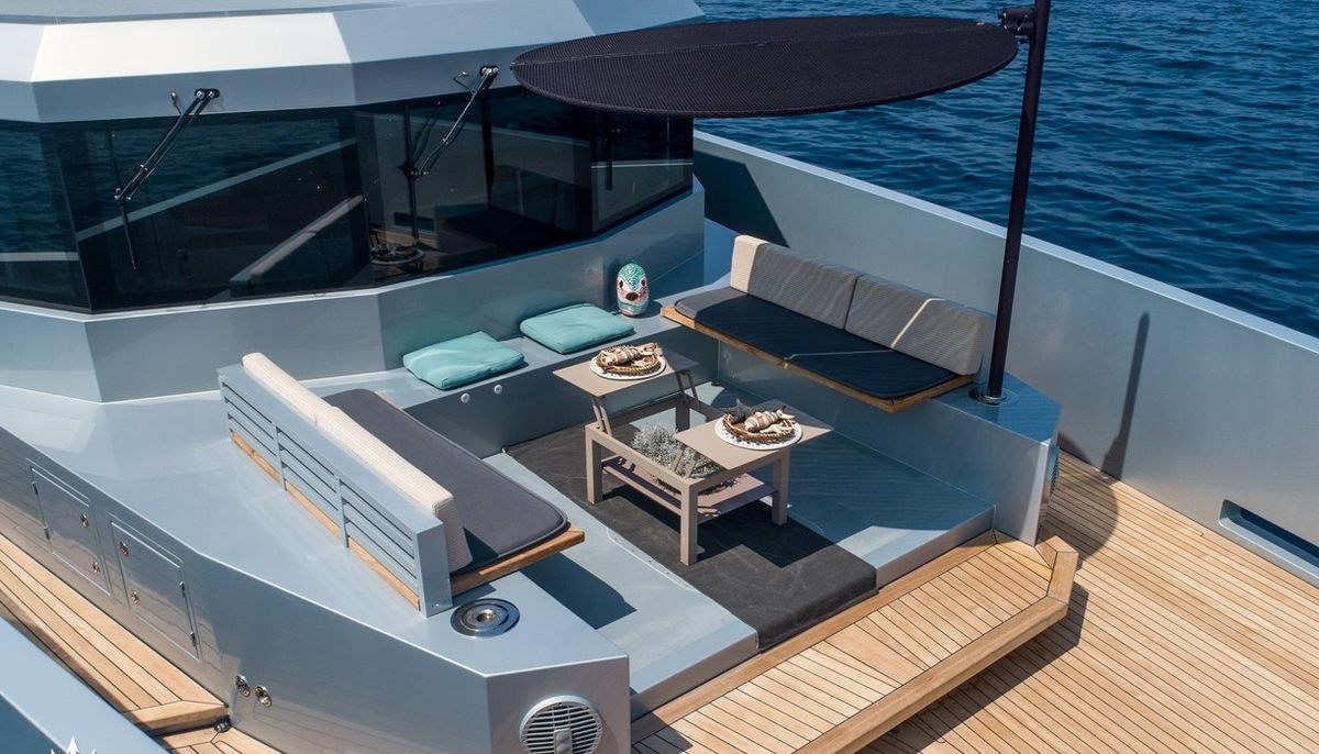 CALADAN yacht charter 3