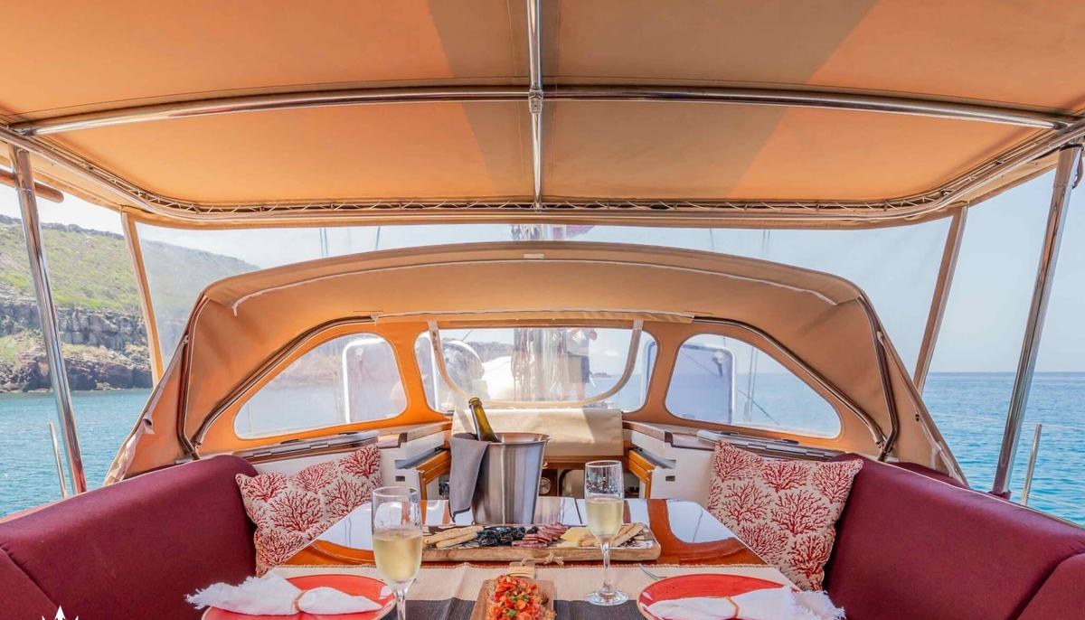 LILLA yacht charter 3