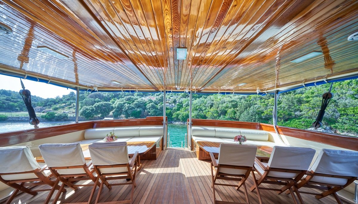 TAJNA MORA yacht charter 5