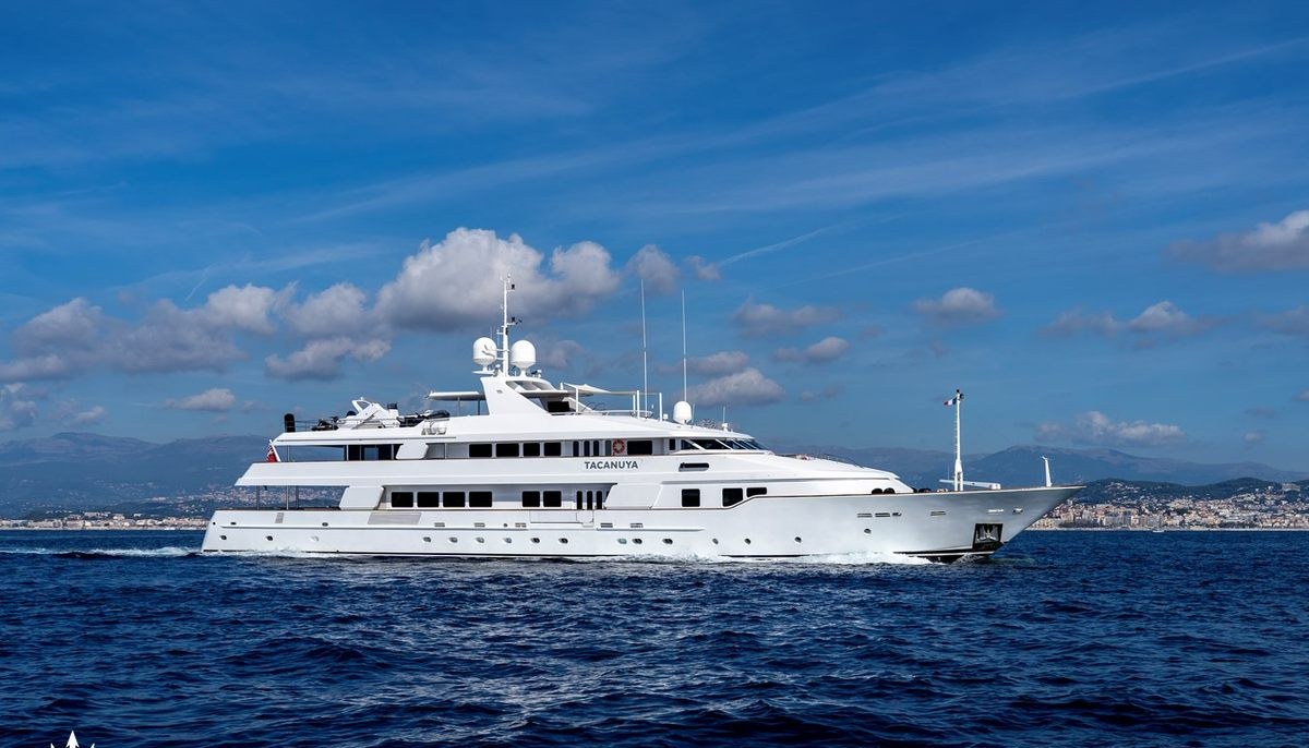 TACANUYA yacht charter 2