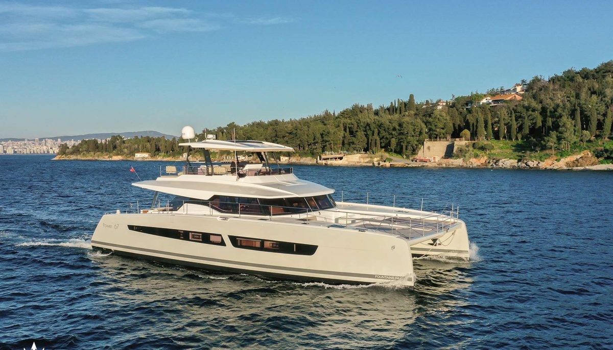 ARIVA yacht charter 2