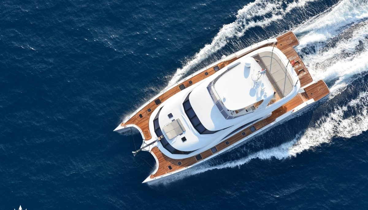 BLUE BELLY yacht charter 3