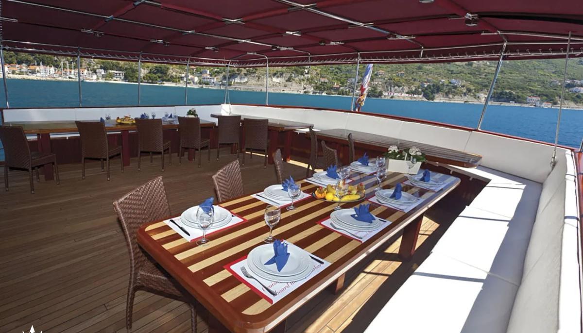 AMORENA yacht charter 5