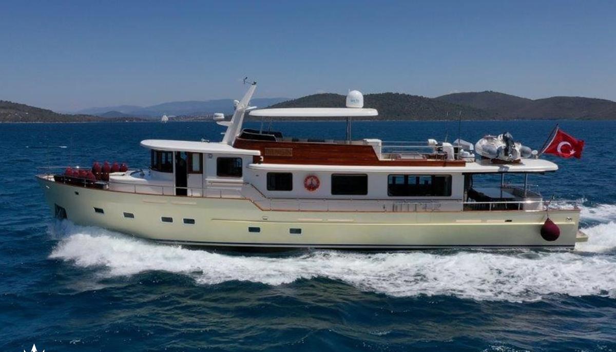 DILNISIN yacht charter 2