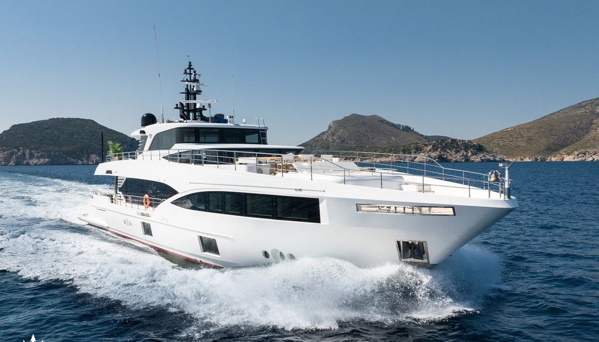 MAD DAY yacht charter 2
