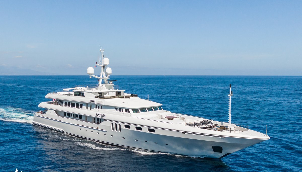 APOGEE yacht charter 2