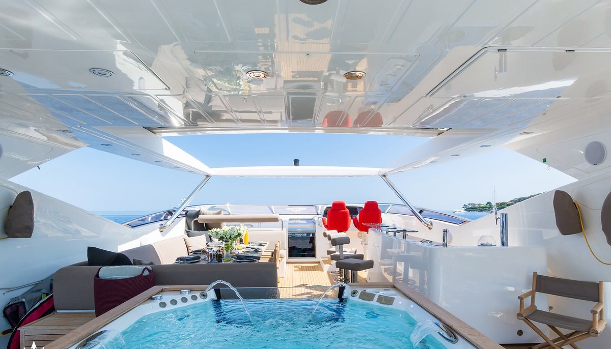 MAORO yacht charter 4