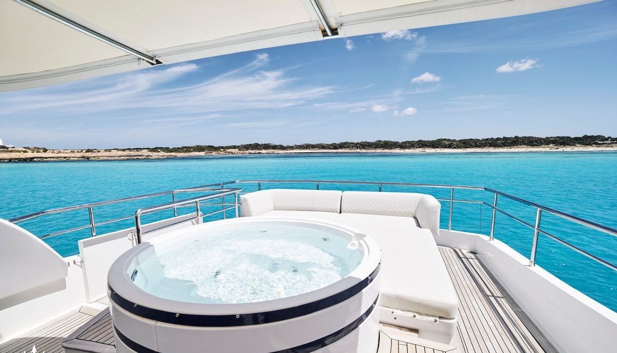 LADY KC yacht charter 3