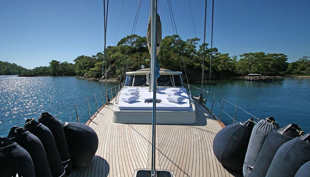 TANGO CHARLIE yacht charter 3