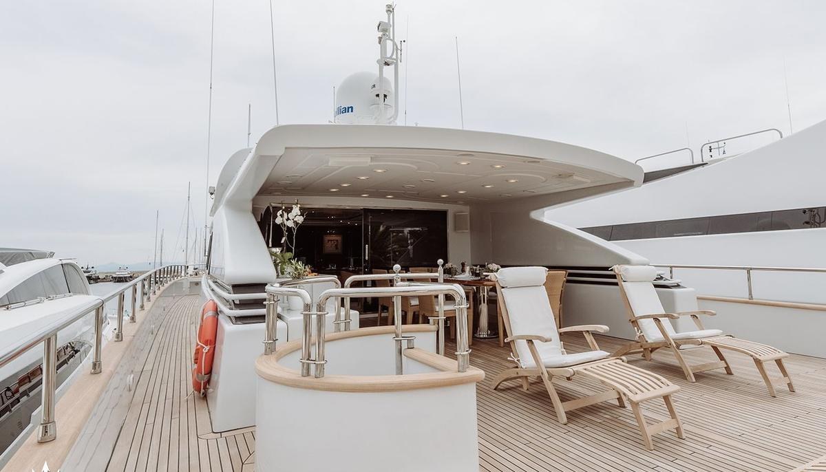 LET IT BE yacht charter 4