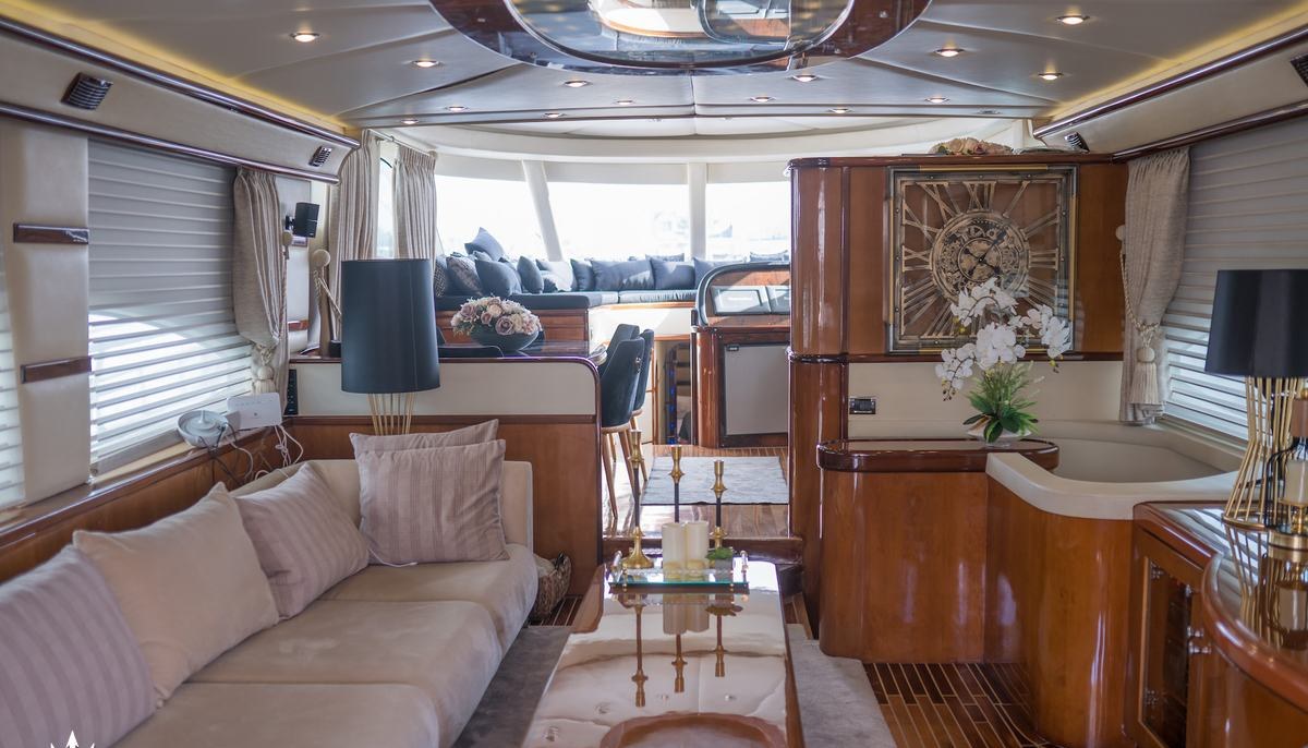 VIVA LOLA yacht charter 3