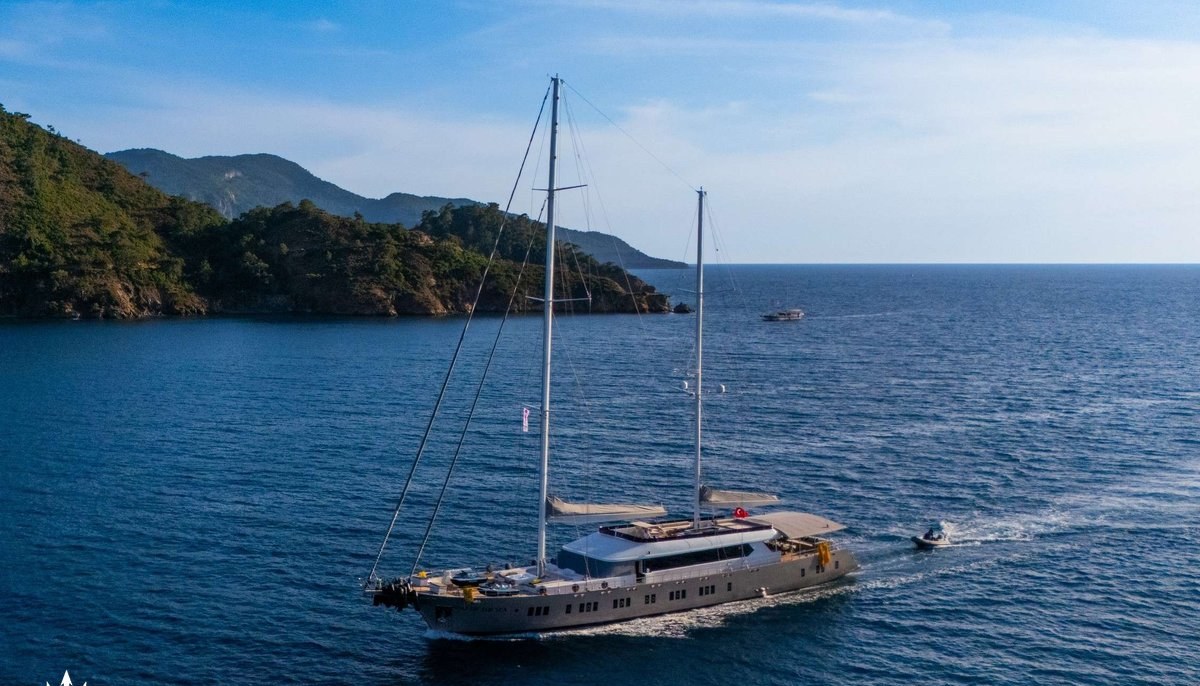 KING OF THE SEA yacht charter 2