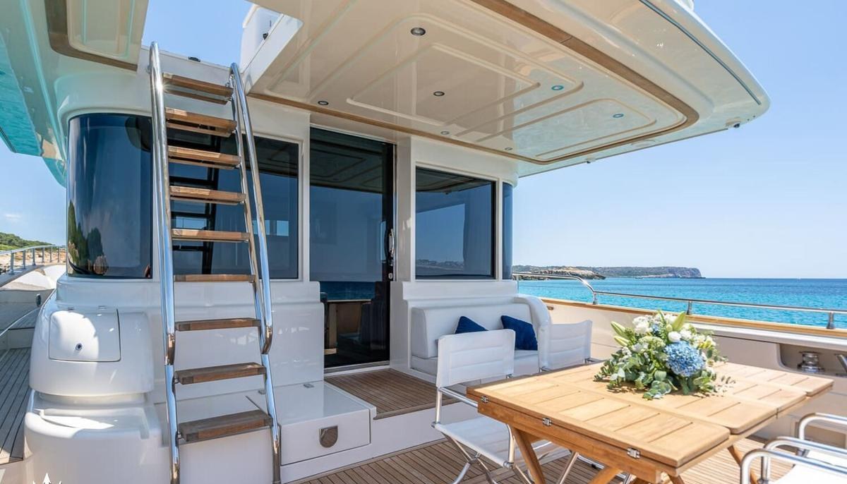 TRABUCAIRE yacht charter 4