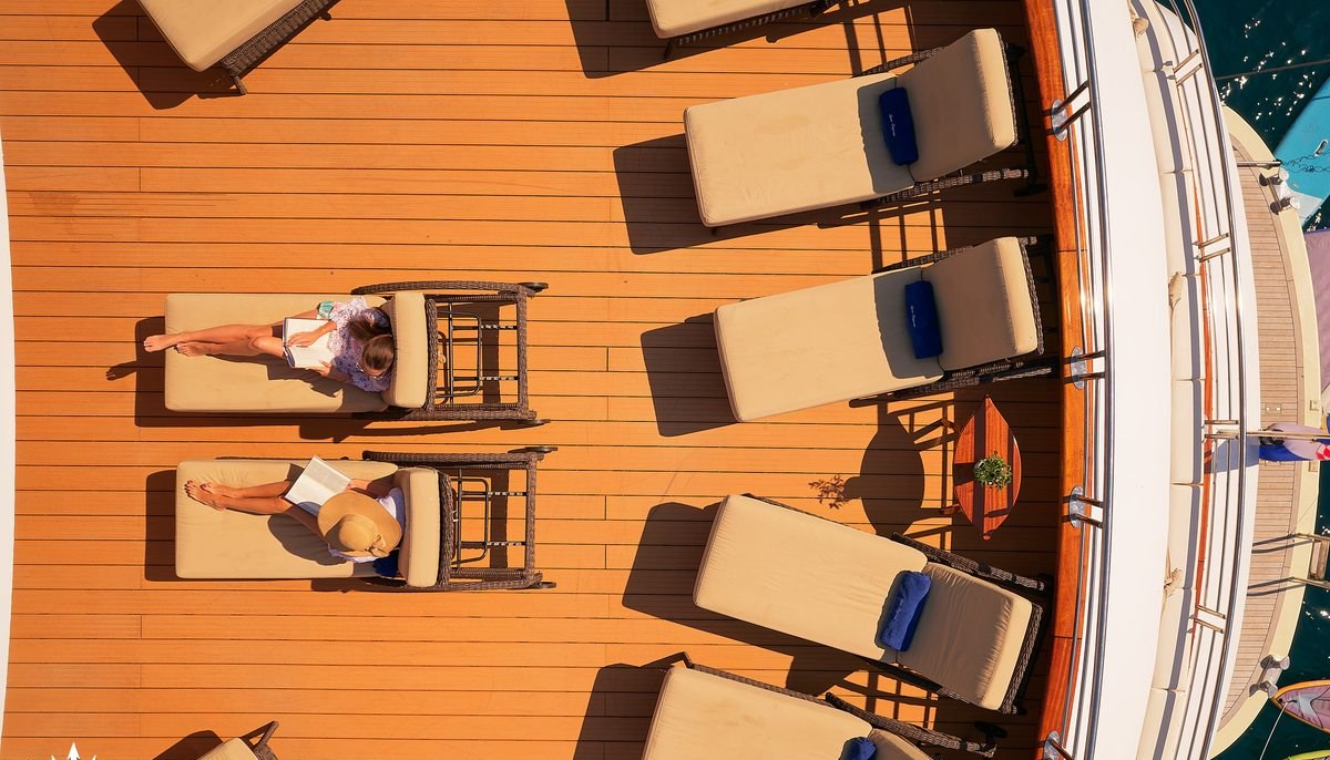QUEEN ELEGANZA yacht charter 5