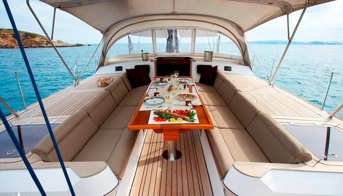 NOHEEA yacht charter 4