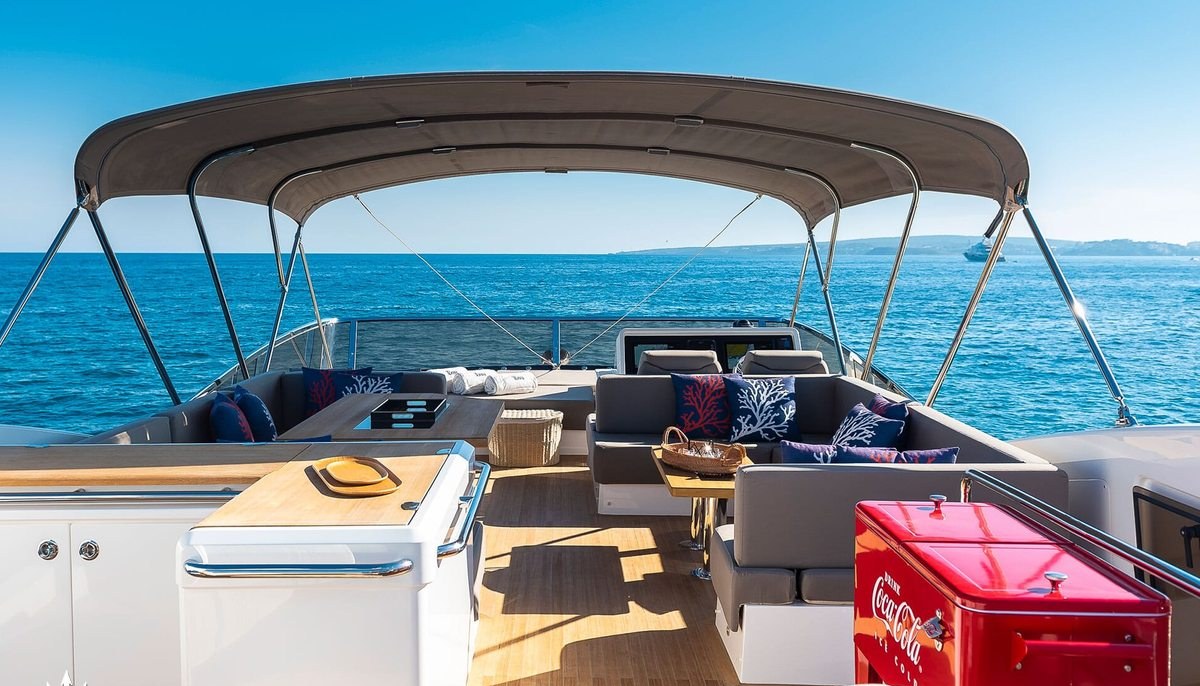 TOMI yacht charter 4