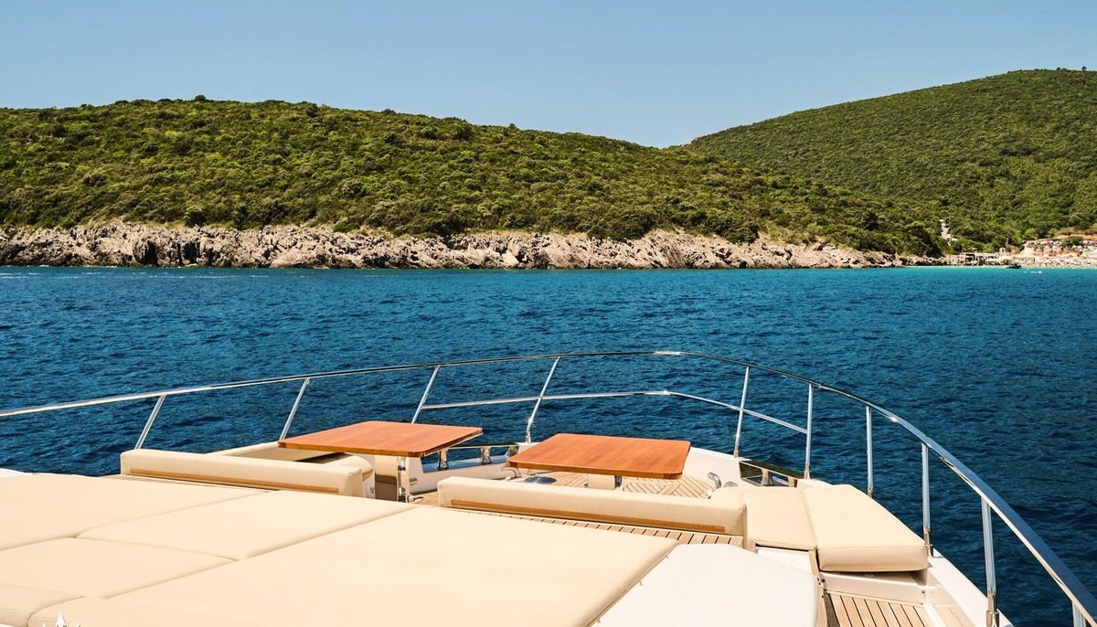MADRA II yacht charter 3