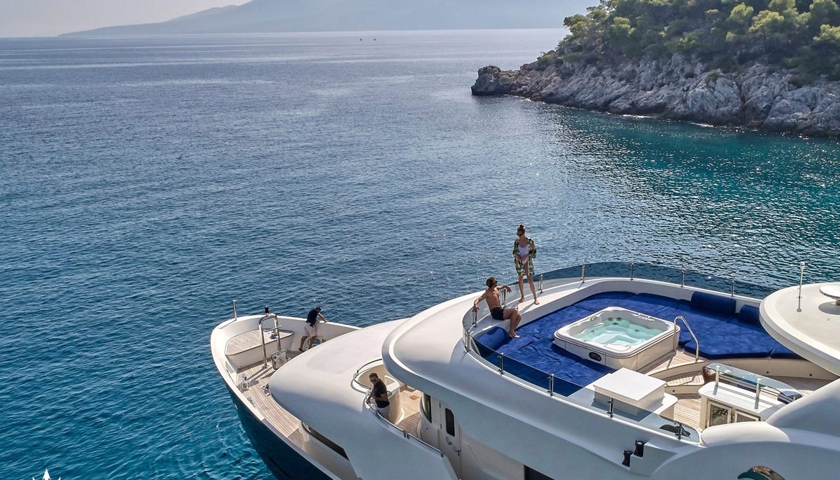 SERENITY II yacht charter 3
