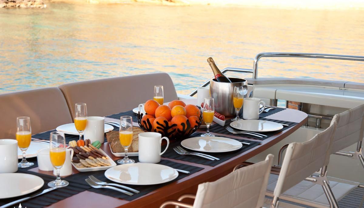 SELFIE yacht charter 5