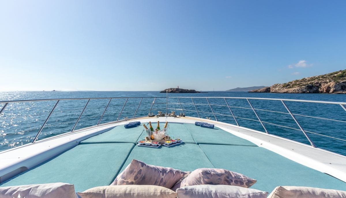 BELISA yacht charter 5