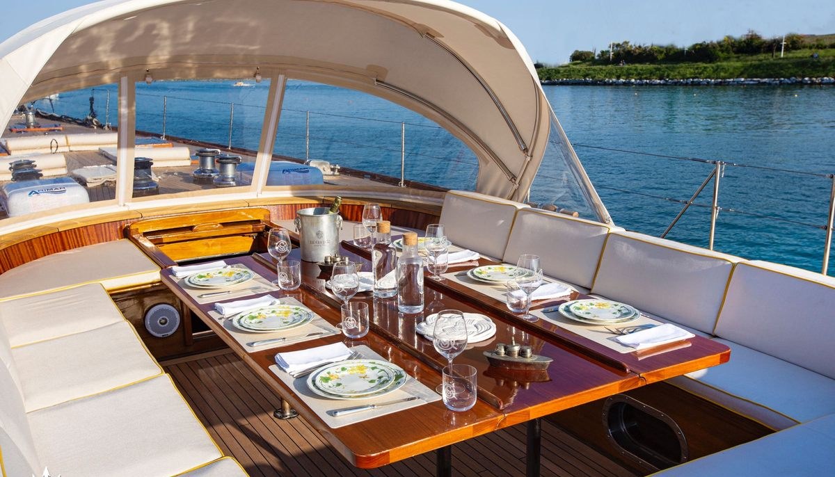 QUARTA SANTA MARIA yacht charter 5