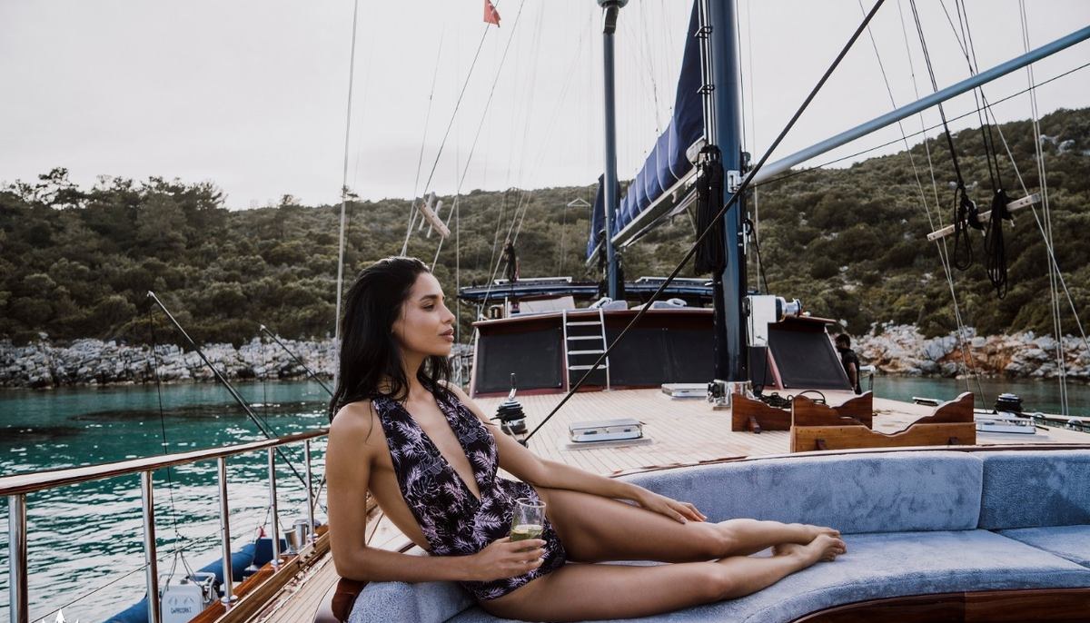 CAPRICORN 1 yacht charter 4
