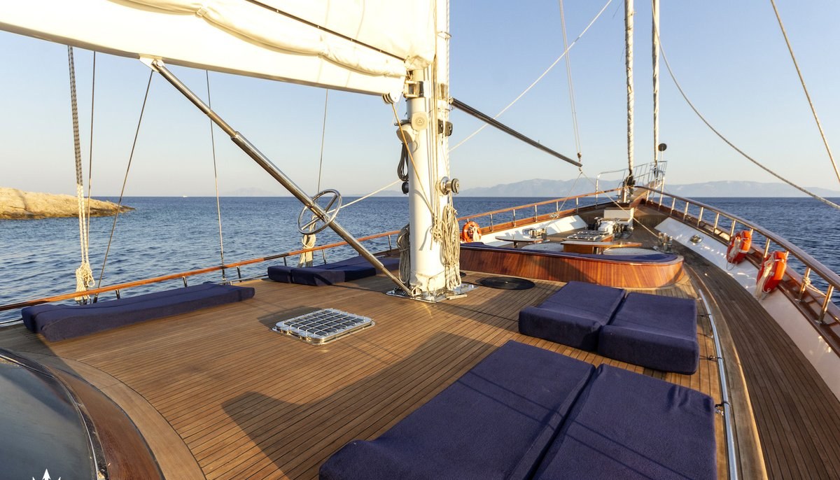 BABYLON yacht charter 4