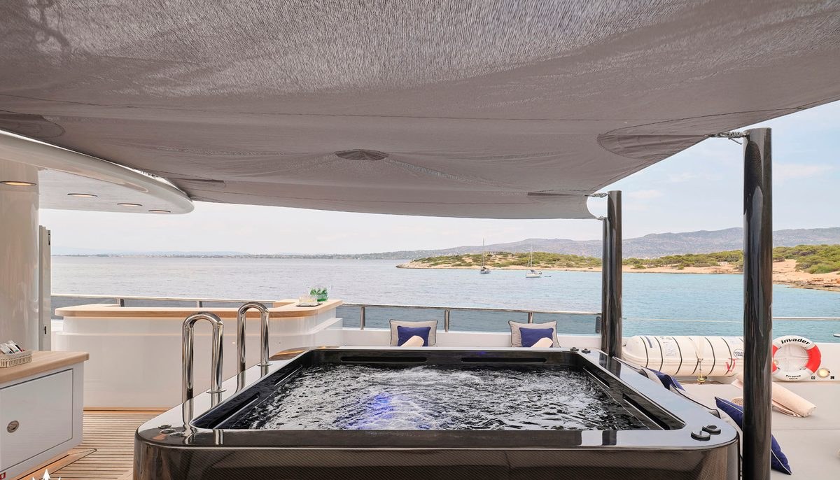 INVADER yacht charter 4
