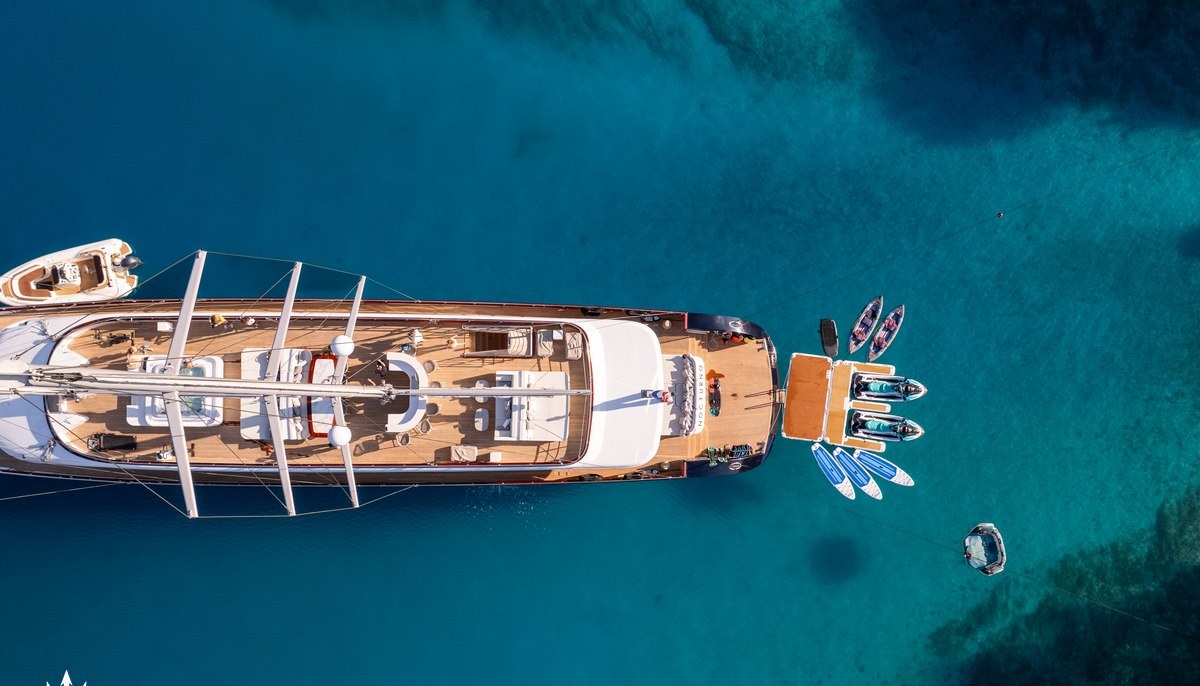 NOCTURNO yacht charter 5