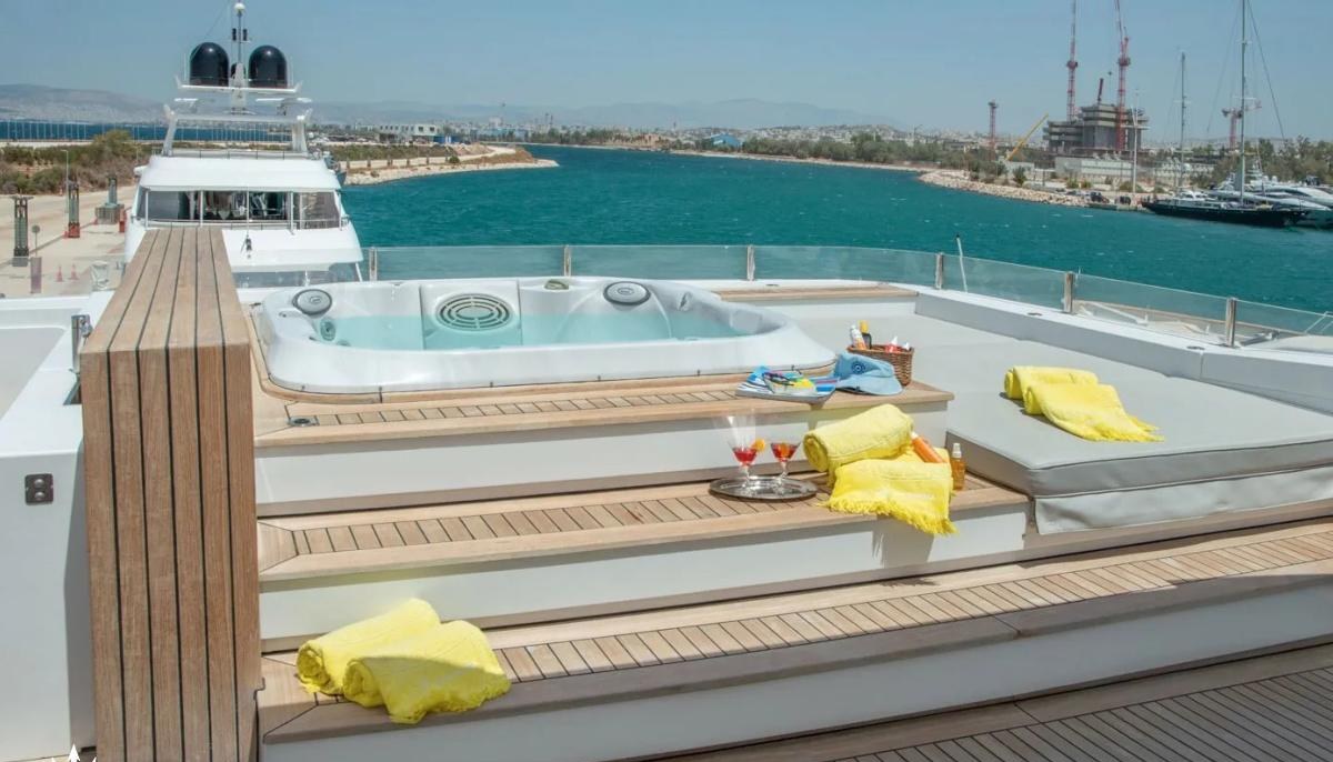 IPANEMAS yacht charter 4