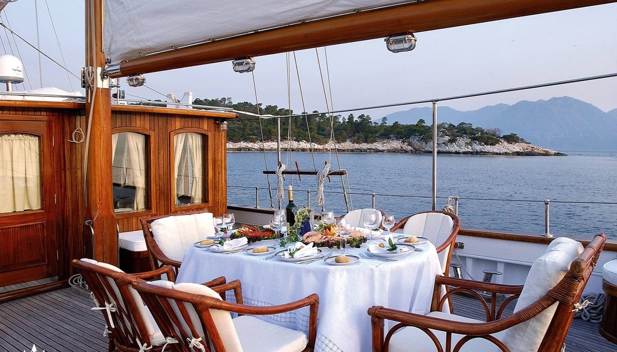 PAREA yacht charter 5