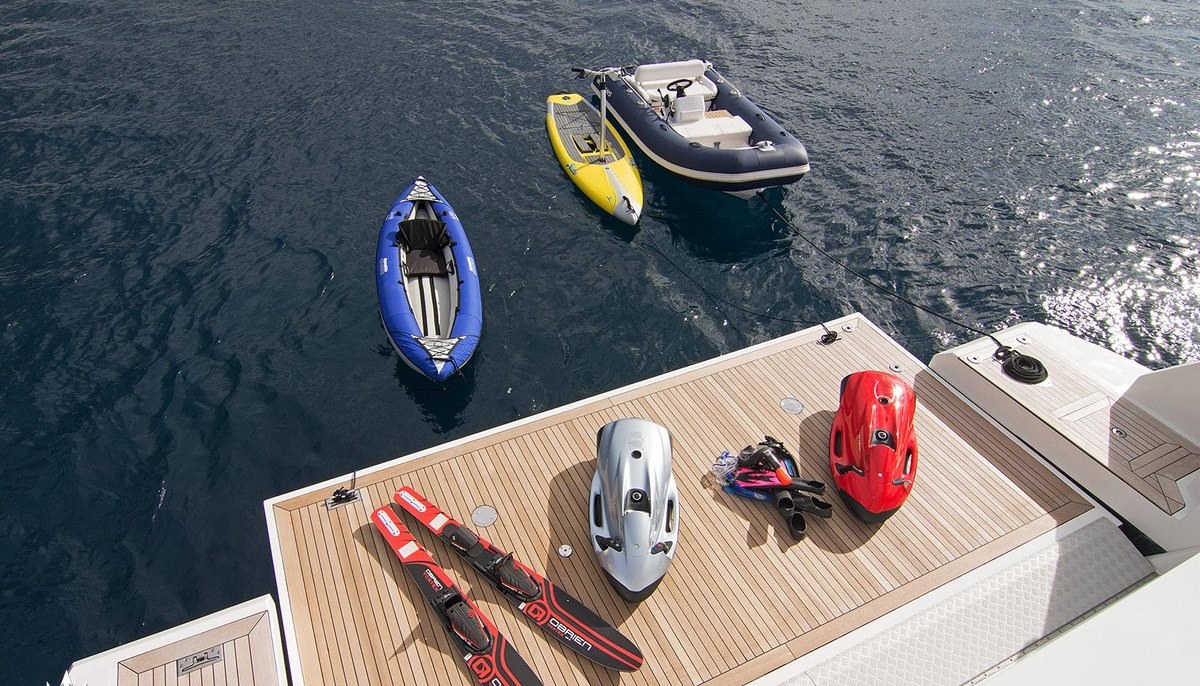 MEMORIES TOO yacht charter 5