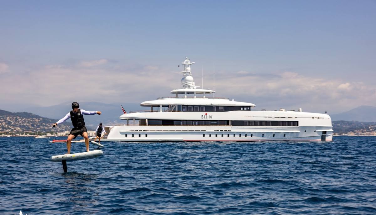 MOUNA yacht charter 2