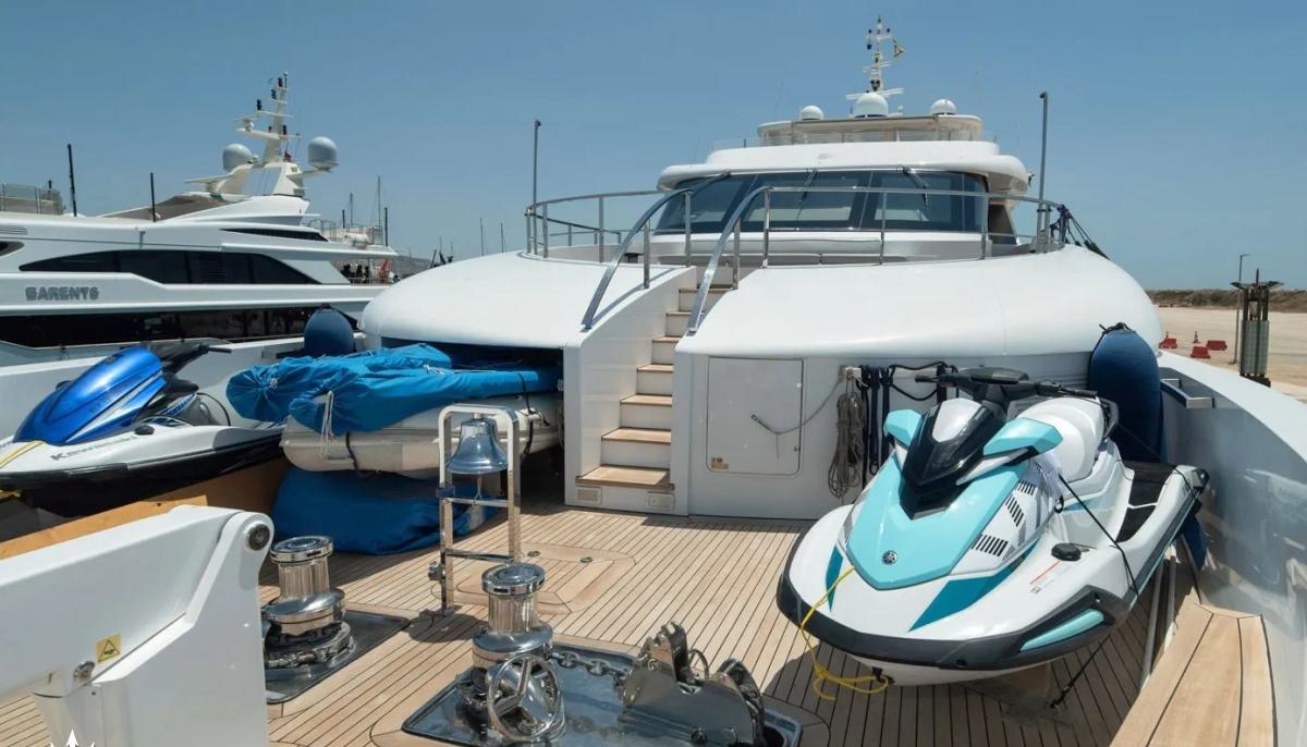 IPANEMAS yacht charter 3