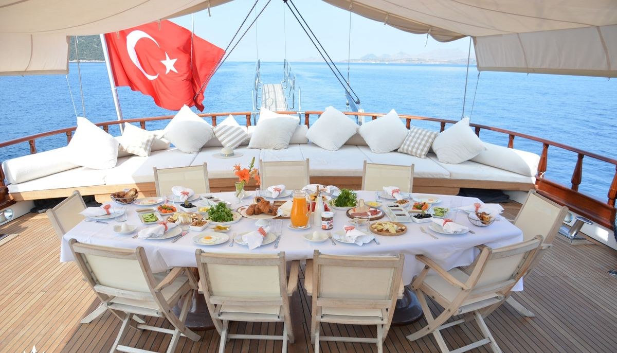 PAPA JOE yacht charter 5