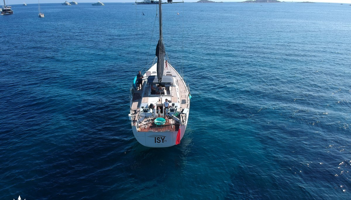 ISY71 yacht charter 5