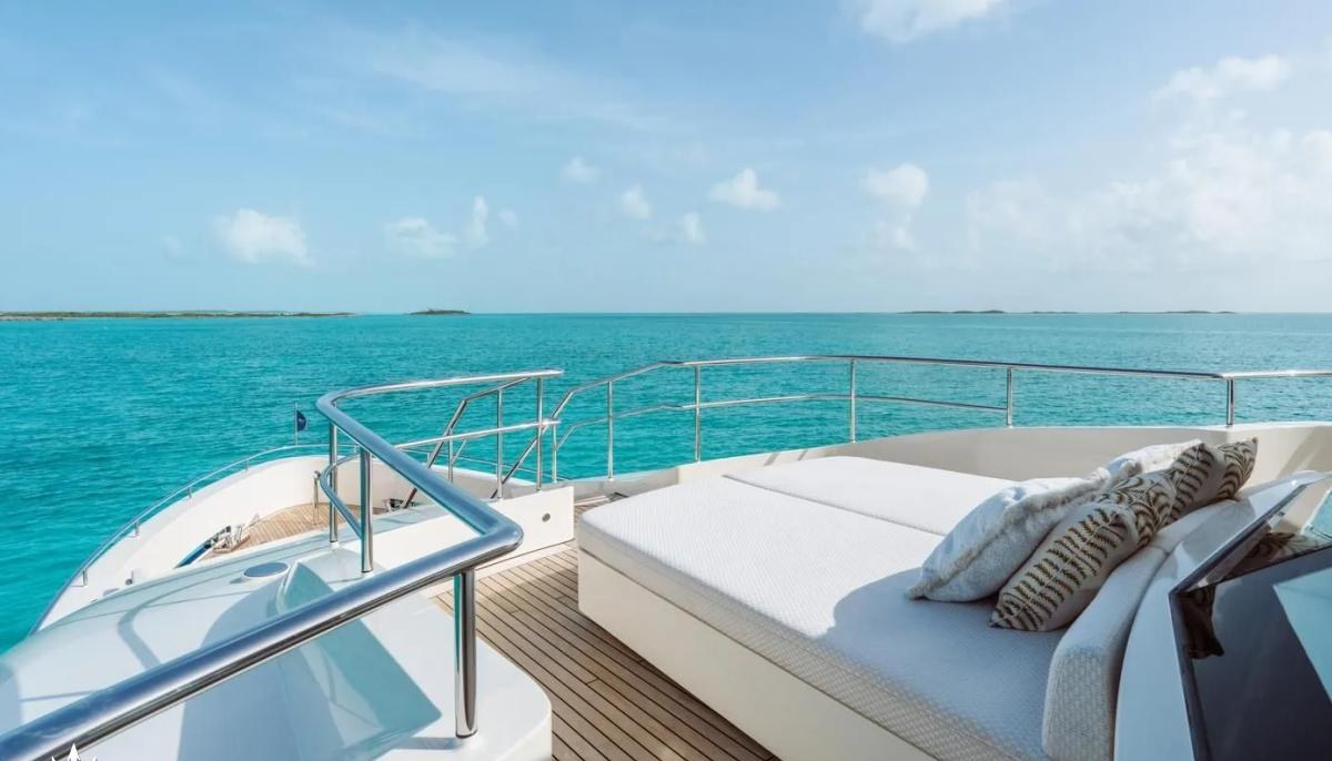 MIDNIGHT SAGA yacht charter 5