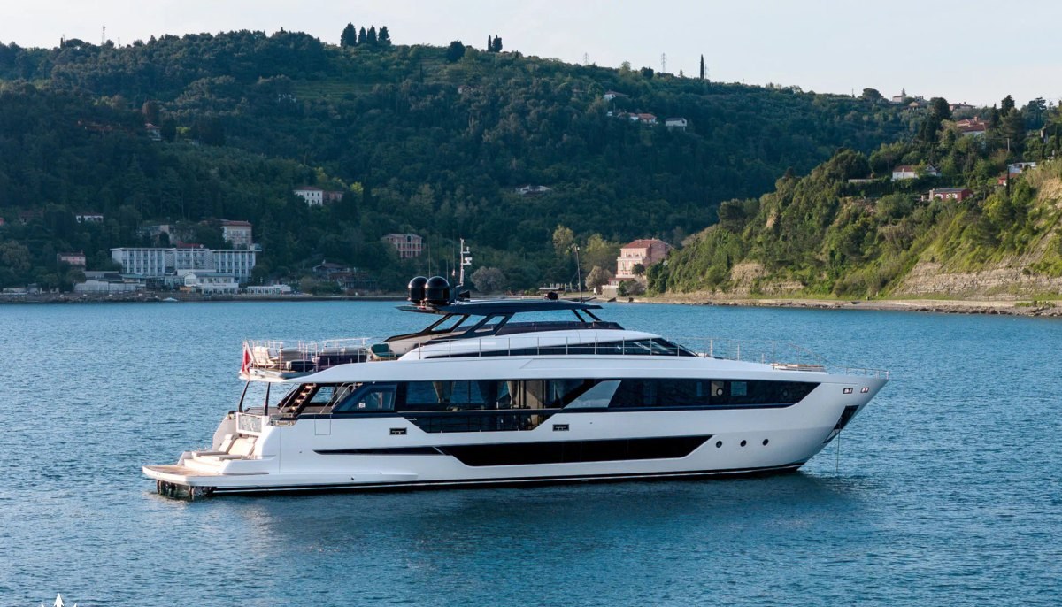 ISOTTA yacht charter 2