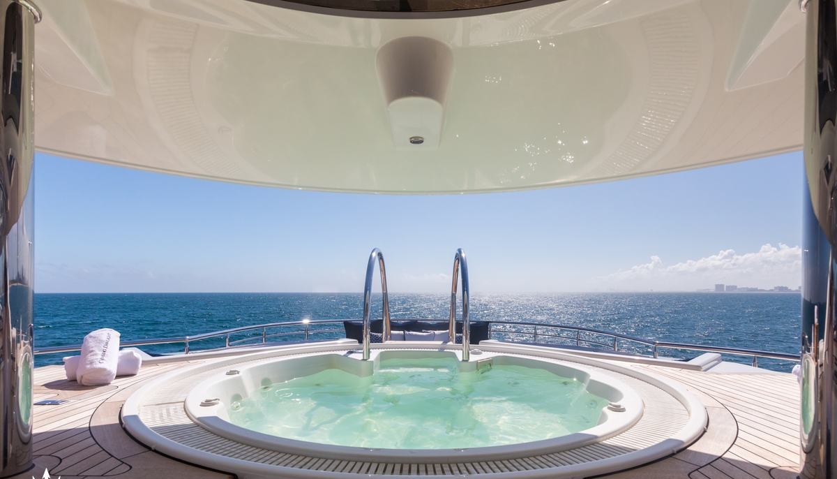 CHASING DAYLIGHT yacht charter 3