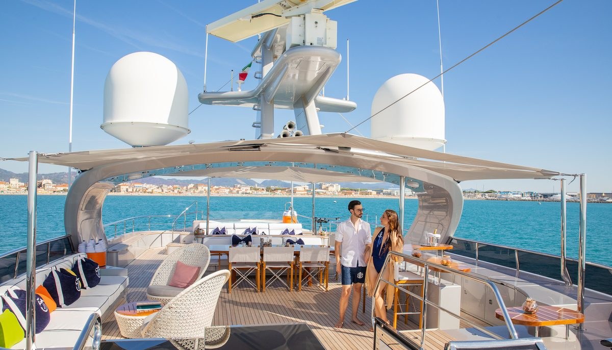 HATT MILL yacht charter 4