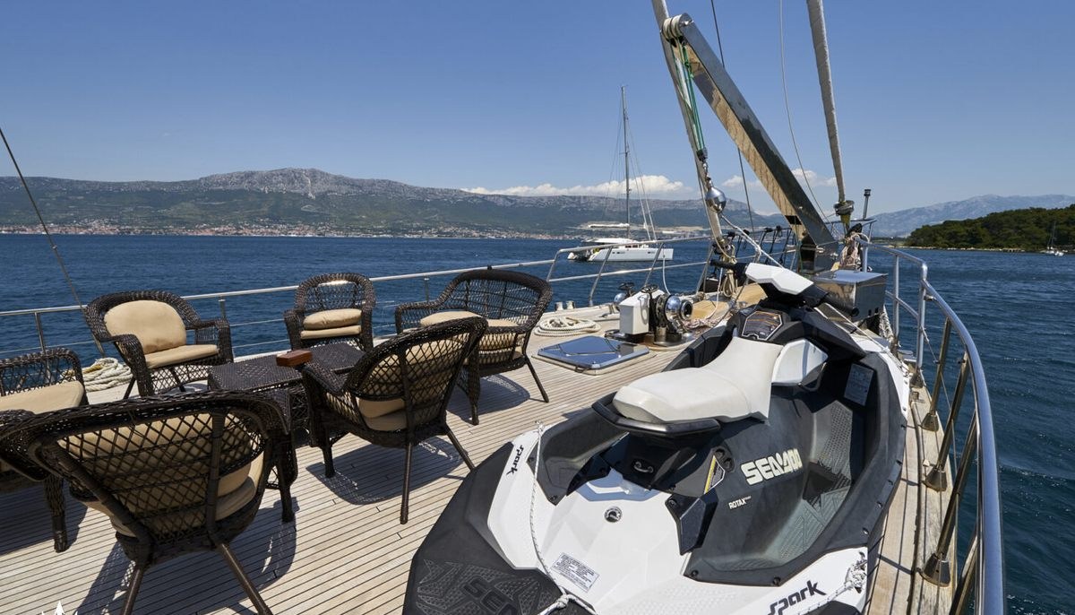 ALBA yacht charter 3