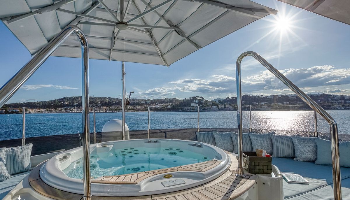LADY TRUDY yacht charter 3