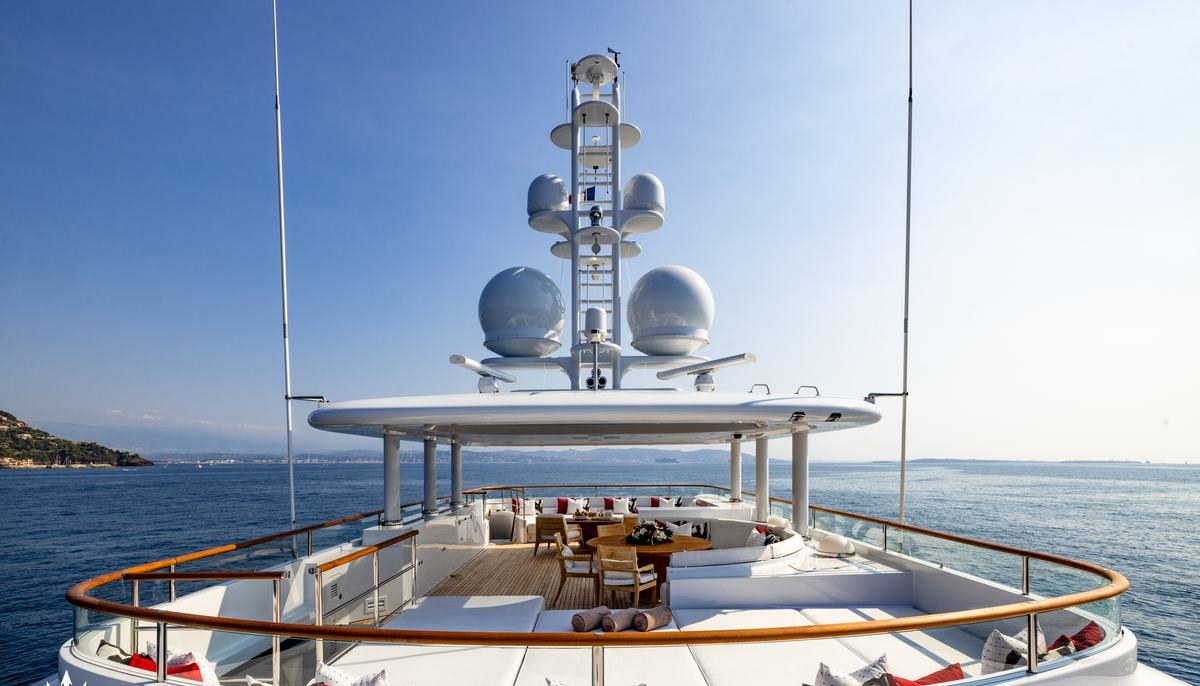 MOUNA yacht charter 3