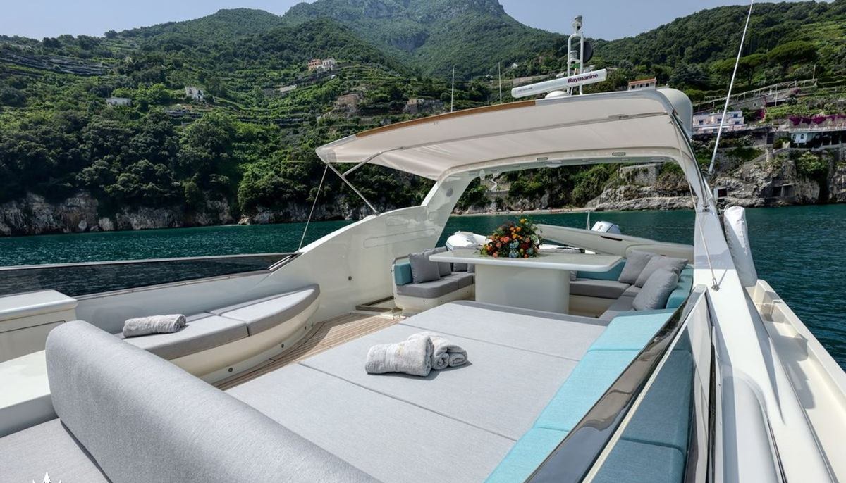 DEA ONE yacht charter 4